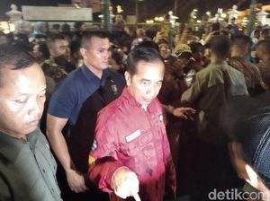 Malam-malam, Jokowi Sapa Pengunjung Malioboro