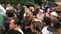 Ahmad Dhani saat tiba di kediamannya di kawasan Pondok Indah, Jakarta Selatan pada Senin (30/12). Hanif/detikHOT