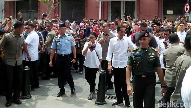 Jokowi pun mengajak serta sejumlah menteri