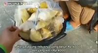 Tertidur Saat Jualan Jagung Rebus, Semangat Bocah Ini Bikin Haru