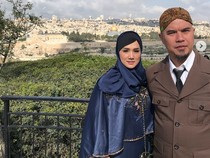 Mulan Jameela Kerja Bareng Ahmad Dhani Saat Tahun Baru, Anak-anak Liburan Terpisah