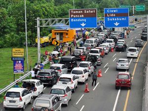 Malam Tahun Baru, Jalur Puncak Mulai Ditutup hingga Pukul 6 Pagi Besok