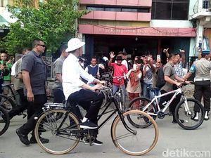 Pagi-pagi Jokowi ke Pasar Johar Lalu Ngonthel ke Kota Lama Semarang