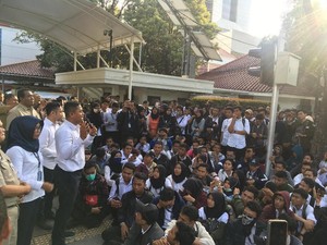 Pegawai Magang TransJakarta Geruduk Balai Kota, Tuntut Kerja Kontrak