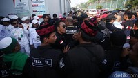 Musisi Ahmad Dhani Prasetyo akan bebas dari rumah tahanan, hari ini. Pentolan grup band Dewa 19 akan didampingi keluarga dan kuasa hukumnya saat keluar dari Rutan Cipinang, Jakarta Timur.
