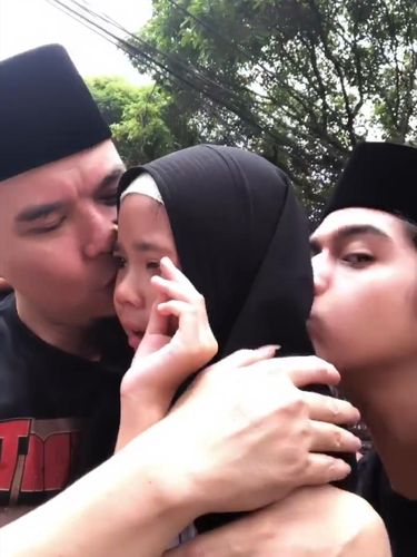 Shafeea Nangis Dipeluk Ahmad Dhani, Al Ghazali Cium Sang Adik