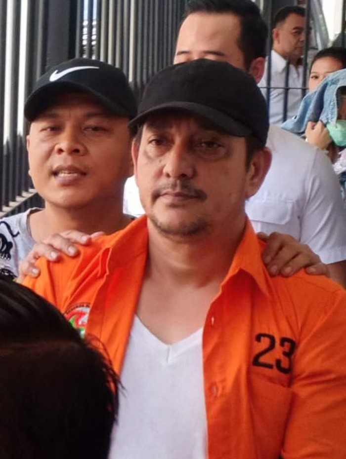 Penampakan Medina Zein-Ibra Azhari Digiring ke Puslabfor untuk Tes Rambut Penampakan Medina Zein-Ibra Azhari Digiring ke Puslabfor untuk Tes Rambut