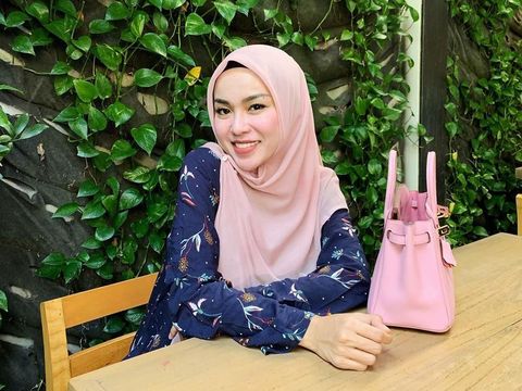 Dikabarkan Lepas Hijab, Media Zein Unggah Foto Terbaru Masih Berhijab