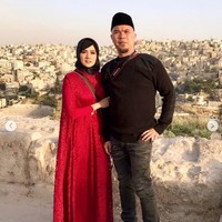 Tuduhan selingkuh pernah dialamatkan pada Ahmad Dhani. Musisi kawakan ini dituding selingkuh dari Maia Estianty, dengan partner duetnya sendiri, Mulan Jameela. Ahmad Dhani kemudian mengaku telah menikahi Mulan secara siri dan dari pernikahan mereka, keduanya dikaruniai satu putri. Foto: Dok. Instagram/mulanjameela1