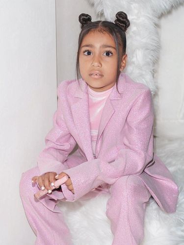 North West Pakai Makeup