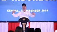 Jokowi menyampaikan sambutannya. Pool/Kemenaker.