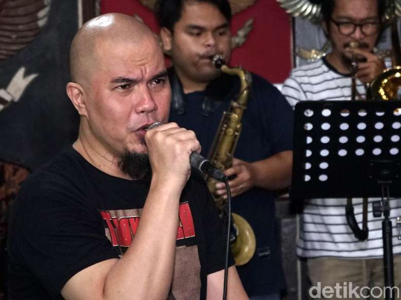 Ahmad Dhani Akui Ketakutan Jadi Kesuksesan Album Bintang Lima Ahmad Dhani Akui Ketakutan Jadi Kesuksesan Album Bintang Lima