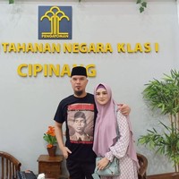 Sayangnya Ahmad Dhani enggan menceritakan lebih lanjut alasannya ingin bercerai dari Mulan. Namun keputusannya itu berubah setelah ia menceritakannya kepada putranya, Al, dan Dul. Putranya tersebut rupanya tak setuju karena merasa kasihan dengan adik-adiknya, Safeea dan Ali, jika harus mengalami perceraian orangtua seperti yang dialami Al, El, dan Dul. Foto: Instagram @mulanjameela1