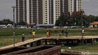 Hal itu dikarenakan beberapa lahan sawah di kawasan itu telah dibeli oleh Pemprov DKI Jakarta dan pihak swasta untuk di bangun suatu hunian atau tempat lainnya.