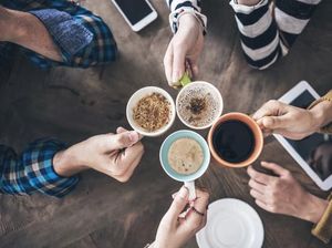 Kopi Bisa Ramal Masa Depan? Ini 6 Kepercayaan Unik Soal Kopi di Dunia