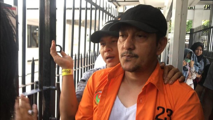Penampakan Medina Zein-Ibra Azhari Digiring ke Puslabfor untuk Tes Rambut