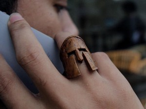 4 Sekawan Ini Raup Omzet Puluhan Juta Jualan Cincin Kayu