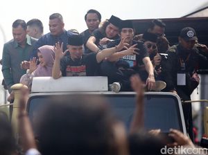 Duh! Dul Jaelani Jatuh Akibat Ricuh saat Ahmad Dhani Bebas