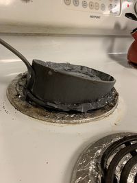 Waduh! Lupa Matikan Kompor, Orang Ini Masak Sampai Pancinya Meleleh