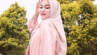 Medina ditetapkan sebagai tersangka, setelah dinyatakan positif mengonsumsi narkoba. Sebelum ditangkap, Medina masih sempat kulineran dan mengabadikan momen ini di Instagramnya. Foto: Instagram @medinazein