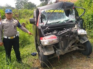 Minibus Tabrak Truk di Tol Purbaleunyi, 2 Orang Terluka