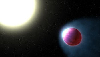 Bola sepak. Agustus 2019 tim ilmuwan menemukan exoplanet yang unik berbentuk seperti bola sepak. Planet bernama WASP-121b ini juga disebut hot Jupiter karena mengorbit sangat dekat dengan Mataharinya sehingga suhunya mencapai 2.538 derajat Celsius di atas atmosfer. Foto: NASA