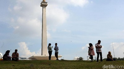 Menikmati Libur Akhir Tahun di Monas Yuk!