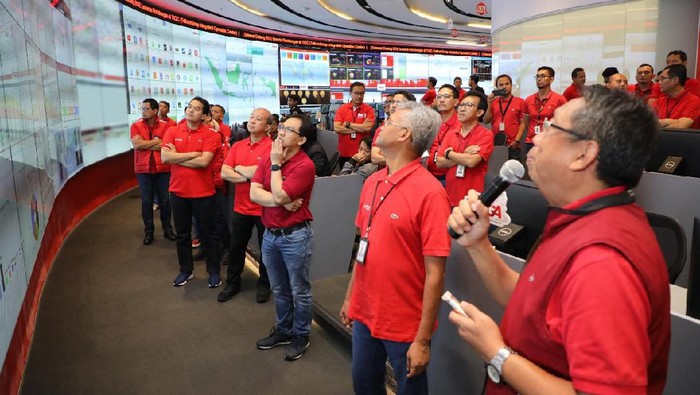 Direksi Telkom mengecek jaringan menghadapi lonjakan trafik telekomunikasi pada malam tahun baru.Foto: Telkom Direksi Telkom mengecek jaringan menghadapi lonjakan trafik telekomunikasi pada malam tahun baru.Foto: Telkom