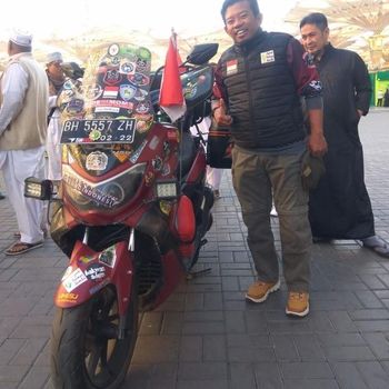 Turing Indonesia-Mekkah naik Yamaha Nmax