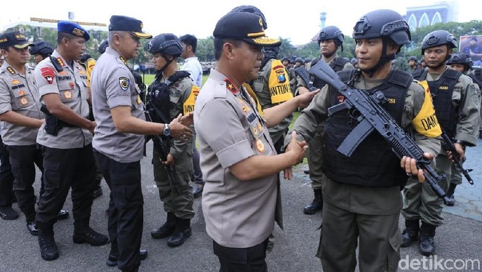 200 Brimob Polda Jatim Diberangkatkan ke Papua