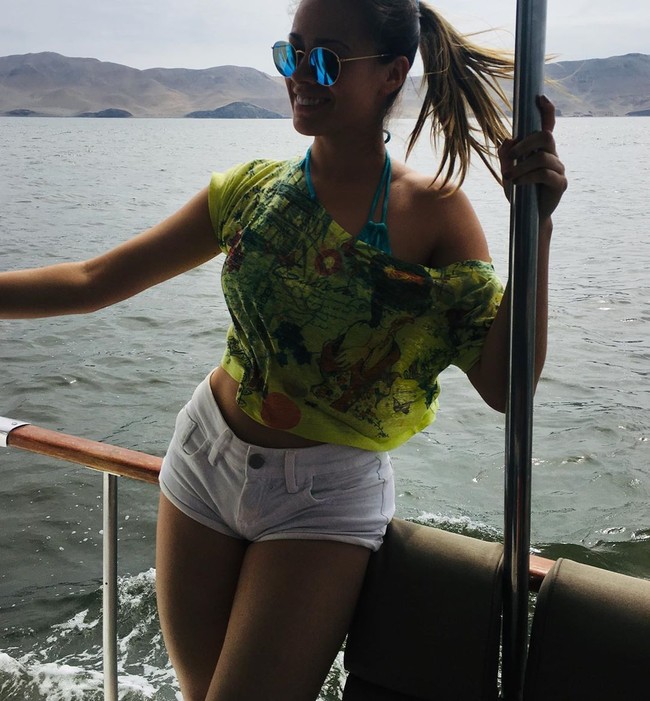 Seperti dilansir Daily Star, aksinya itu membuat Jossmery mendapatkan tindakan disipliner setelah mengunggah video tersebut ke Instagram untuk dinikmati 320 ribu lebih pengikutnya. Atasannya menuduh bahwa tampilan Jossmery itu merusak setelah video tersebut ditonton hampir sejuta penonton. Foto: Instagram