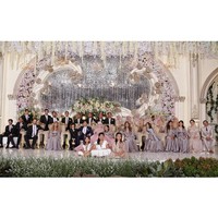 Dan inilah momen saat Medina Zein berkumpul dengan keluarga besar Lukman Azhari. Momen itu adalah saat pernikahannya dengan Lukman yang digelar di Hotel Fairmont, Senayan, Agustus 2017. Foto: Instagram Medina Zein