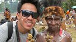 Foto: Makan Ulat Sagu Papua, Mau Coba?