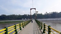 Saat mengunjungi Bendung Kamijoro, Jokowi pun terpesona dengan pemandangan di kawasan tersebut. Ia menilai Bendung Kamijoro sangat indah.