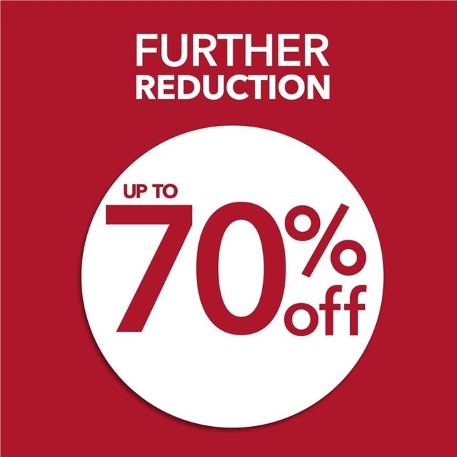 Payless mengadakan further reduction dengan diskon hingga 70%. Anda bisa mendapati heels, wedges, flats, sneakers, dan sandal harga miring untuk diri sendiri atau hadiah orang tersayang. Promo ini masih berlaku hingga 7 Januari. Sedangkan di beberapa mal yang mengadakan midnight sale, produk harga normal didiskon 25%. Foto: Twitter