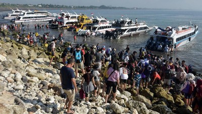 Libur Tahun Baru, Wisatawan Padati Nusa Penida Bali