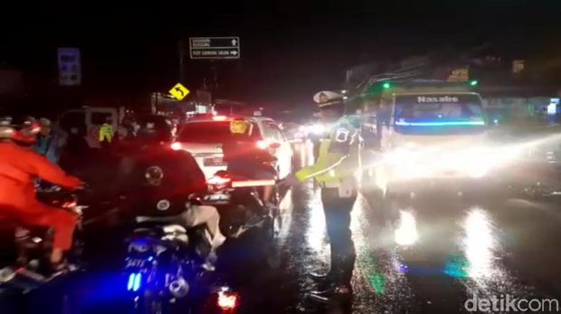Ribuan Kendaraan Mulai Memasuki Kawasan Wisata Palabuhanratu