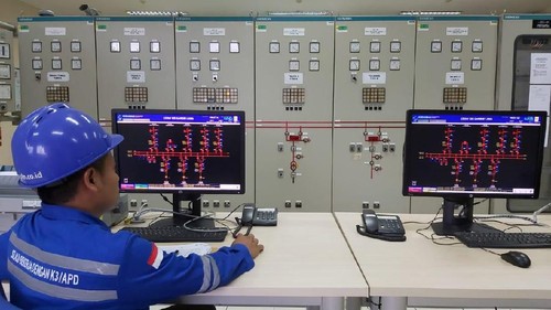 Jajaran Direksi PLN melakukan sidak di sejumlah pembangkit dan Pusat Pengatur beban Jawa Bali. Mereka memastikan listrik di malam tahun baru aman.