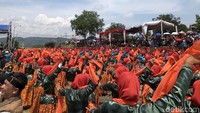 Mereka luwes memperagakan tarian khas Kabupaten Sumedang tersebut selama hampir 30 menit. (Mukhlis Dinillah/detikcom)