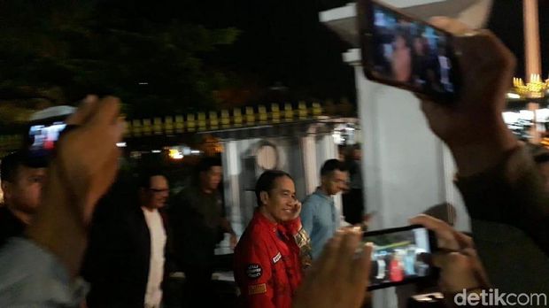 Malam Tahun Baru, Jokowi Jalan-jalan di Titik Nol Kilometer Jogja