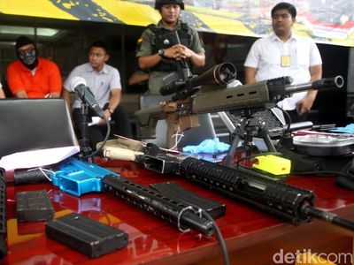 Potret Senjata Api-Granat Milik Pengusaha Koboi Lamborghini