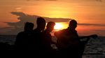 Menikmati Sunset Akhir Tahun 2019