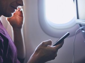 Di Masa Depan, Kamu Harus Bayar buat Ngecas HP di Pesawat
