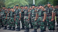 Personel TNI-Polri pun diterjunkan untuk mengamankan acara tersebut.