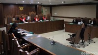 Nyoman Dhamantra diduga menerima suap dari Chandry Suanda (Afung) pemilik PT Cahaya Sakti Agro, Doddy Wahyudi berprofesi swasta, dan Zulfikar berprofesi swasta. Suap diduga terkait impor bawang putih.