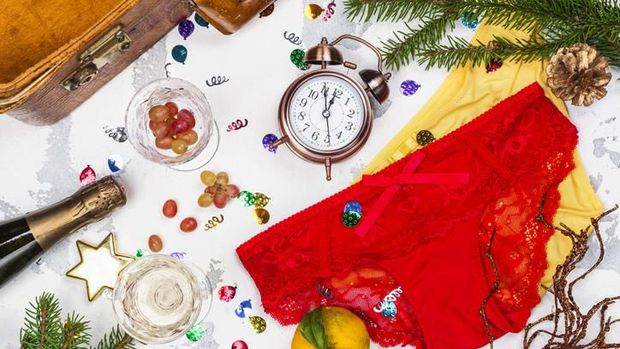 Tradisi Tahun Baru: Tiup Tahuri sampai Celana Dalam Warna-warni