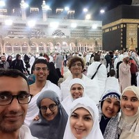 Najwa Shihab yang merupakan putri kedua dari Quraish Shihab, sedang menjalankan ibadah umrah bersama dengan suami, anak, ibu, ayah dan kakaknya. Keluarga besar Shihab memutuskan menghabiskan akhir tahun 2019 di Tanah Suci. Foto: instagram @najwashihab
