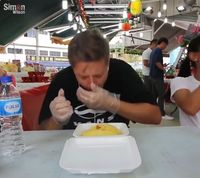 Duh! YouTuber Inggris Ini Nangis Saat Cicip Durian