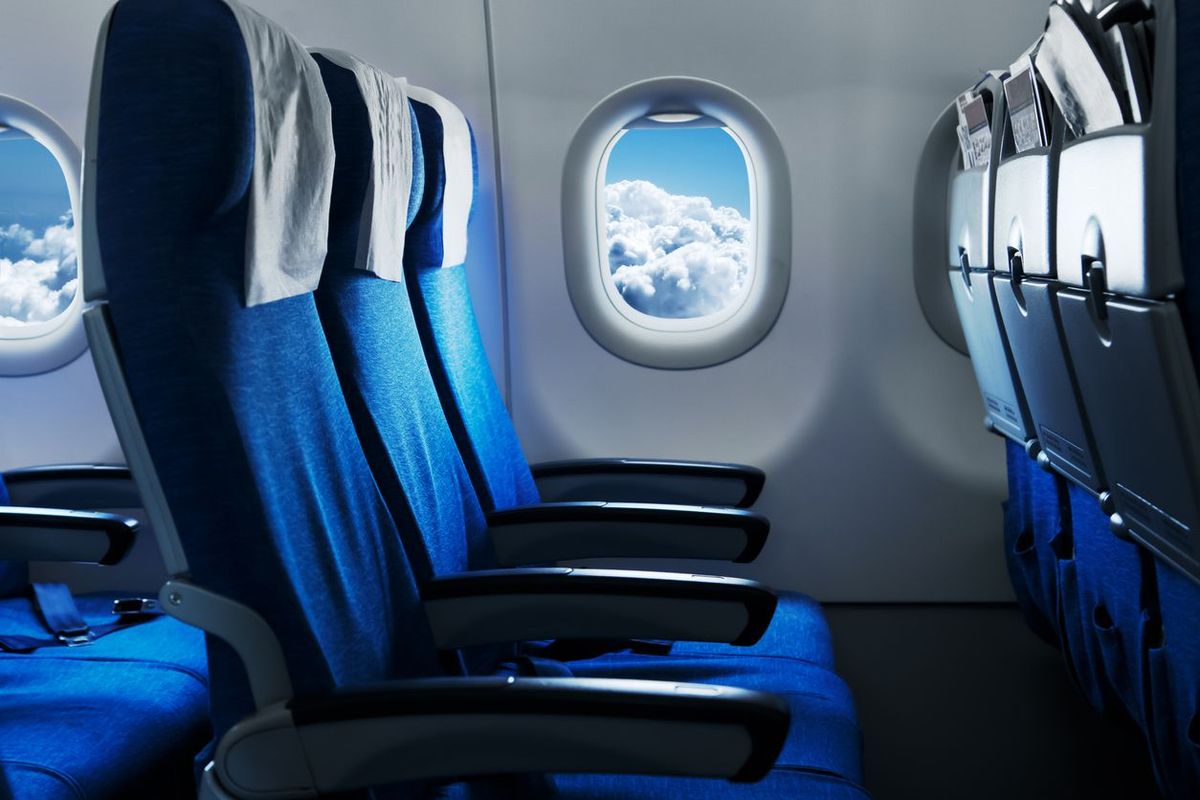4 Tips Cara Menghindari Kursi Tengah di Pesawat
