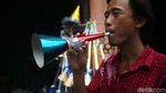 Pedagang Terompet Mengais Rezeki di Penghujung Tahun
